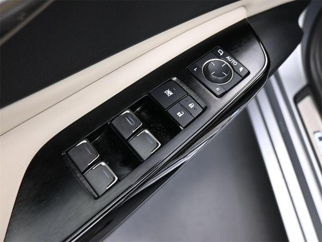Photo of 2023 Iridium Lexus ES 350