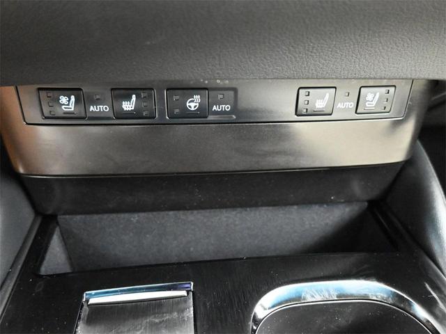 Photo of 2023 Iridium Lexus ES 350