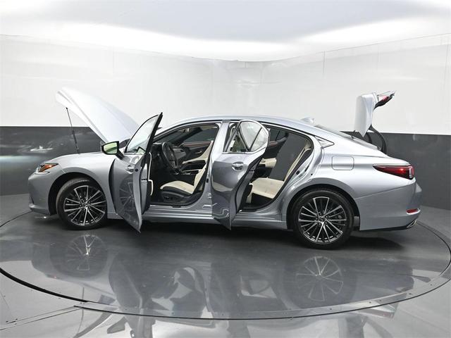 Photo of 2023 Iridium Lexus ES 350