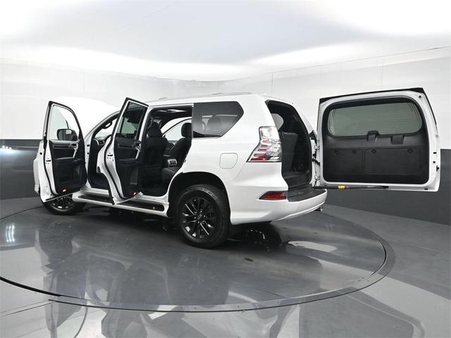 Photo of 2023 Eminent White Pearl Lexus GX 460