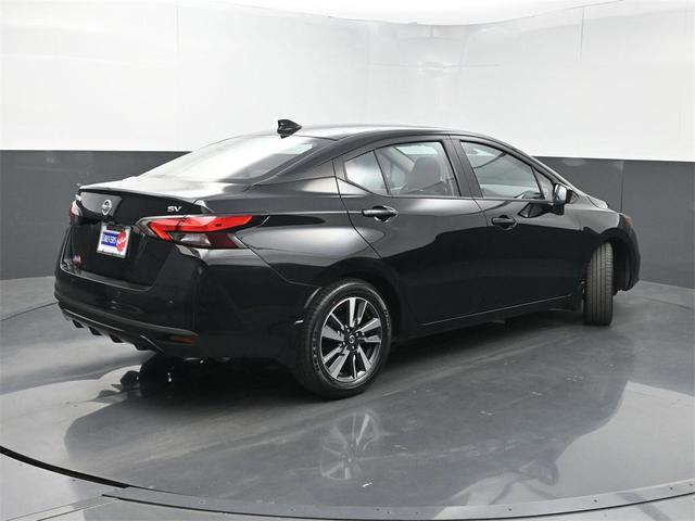 Photo of 2022 Super Black Metallic Nissan Versa
