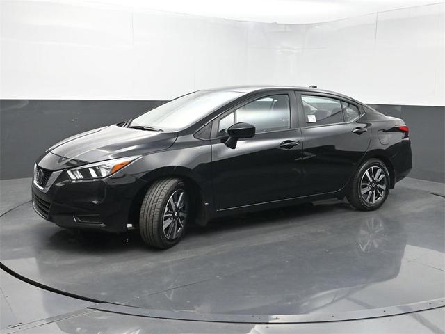 Photo of 2022 Super Black Metallic Nissan Versa