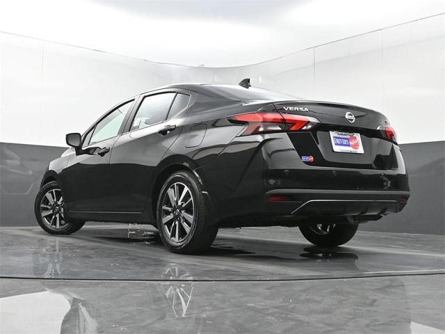 Photo of 2022 Super Black Metallic Nissan Versa