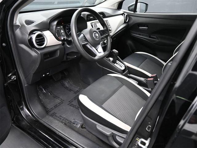 Photo of 2022 Super Black Metallic Nissan Versa