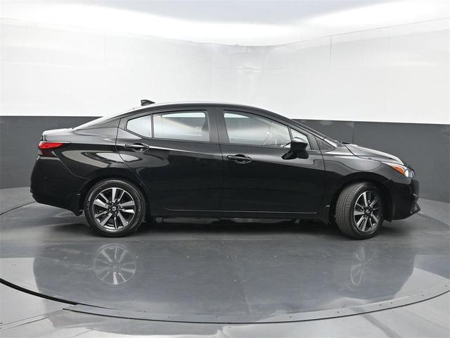 Photo of 2022 Super Black Metallic Nissan Versa
