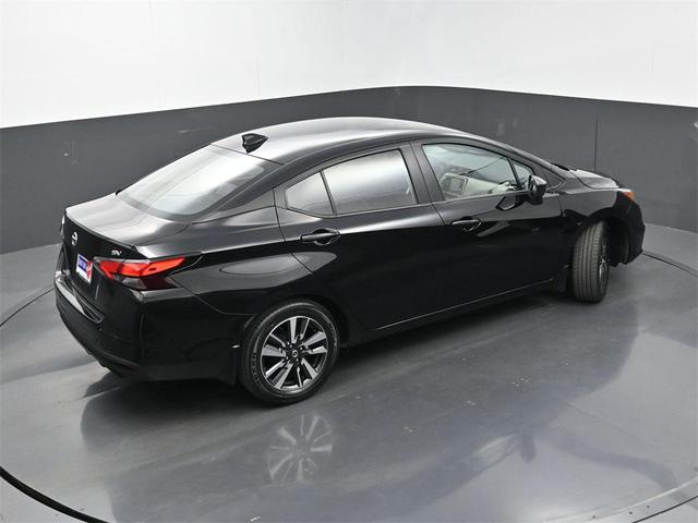 Photo of 2022 Super Black Metallic Nissan Versa
