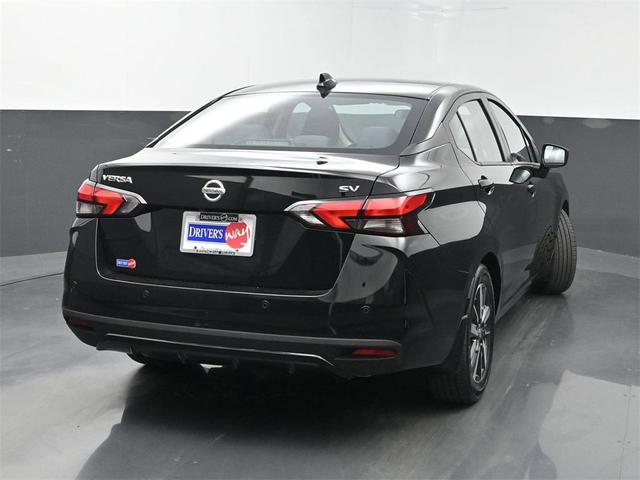 Photo of 2022 Super Black Metallic Nissan Versa