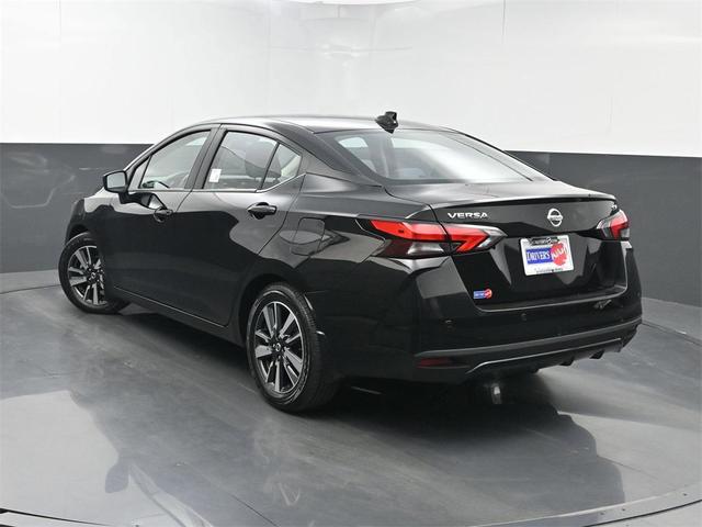 Photo of 2022 Super Black Metallic Nissan Versa