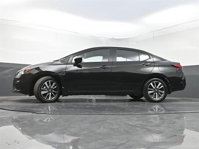 Photo of 2022 Super Black Metallic Nissan Versa