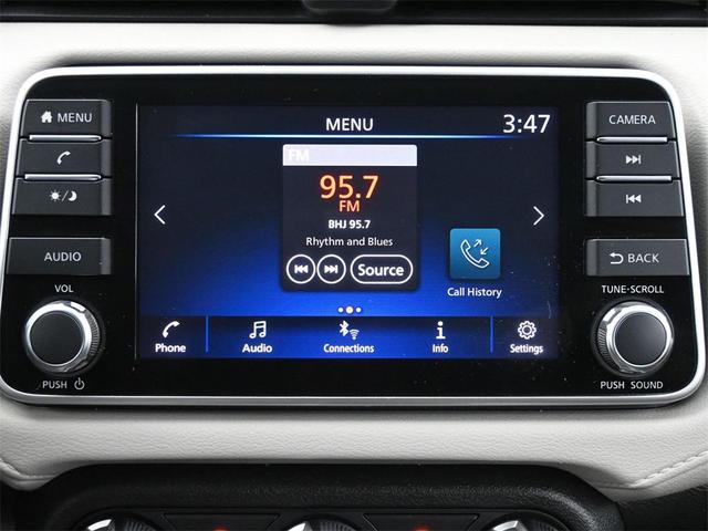 Photo of 2022 Super Black Metallic Nissan Versa