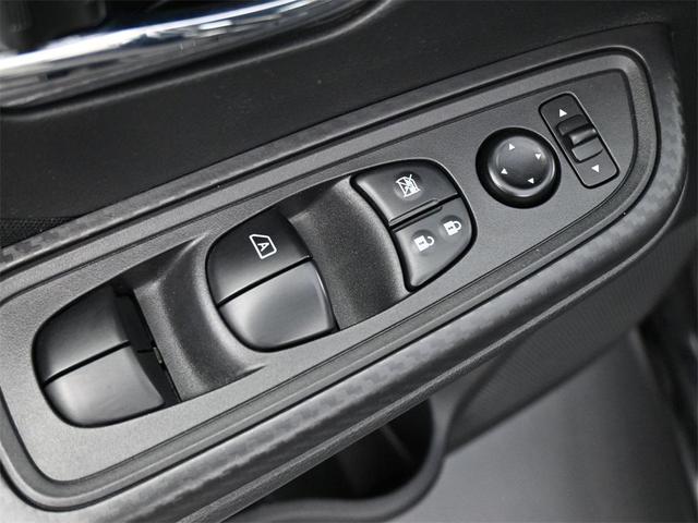Photo of 2022 Super Black Metallic Nissan Versa