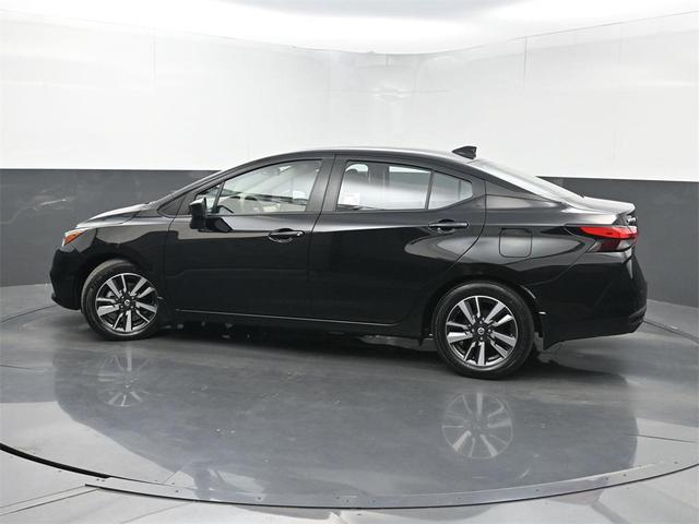 Photo of 2022 Super Black Metallic Nissan Versa