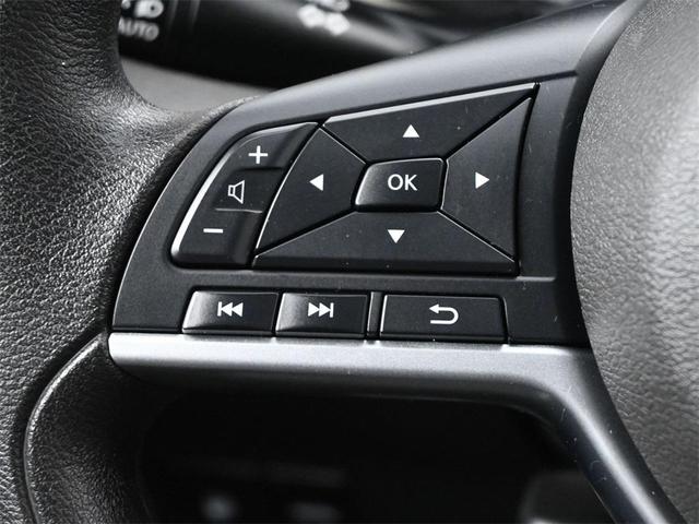 Photo of 2022 Super Black Metallic Nissan Versa
