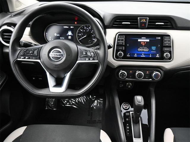 Photo of 2022 Super Black Metallic Nissan Versa