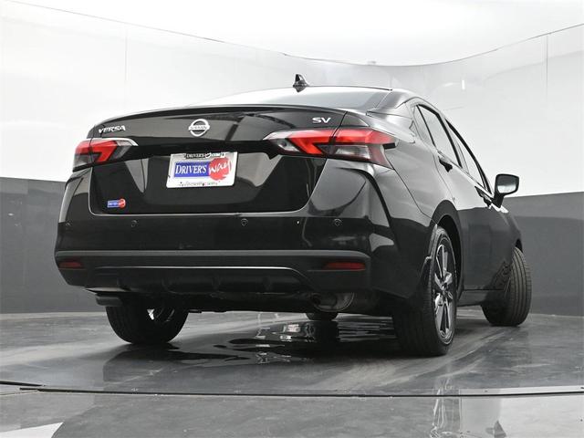 Photo of 2022 Super Black Metallic Nissan Versa
