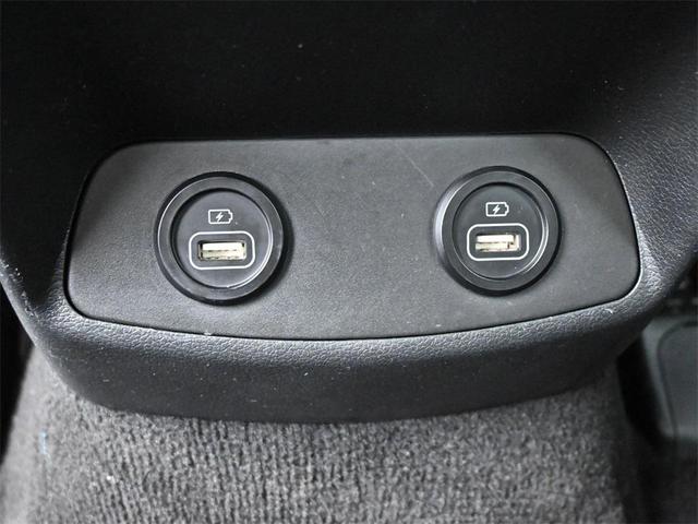 Photo of 2023 Shimmering Silver Pearl Hyundai SANTA FE