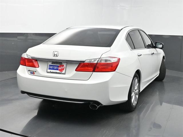 Photo of 2014 White Orchid Pearl Honda Accord