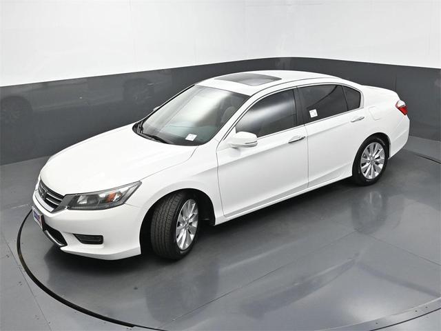Photo of 2014 White Orchid Pearl Honda Accord