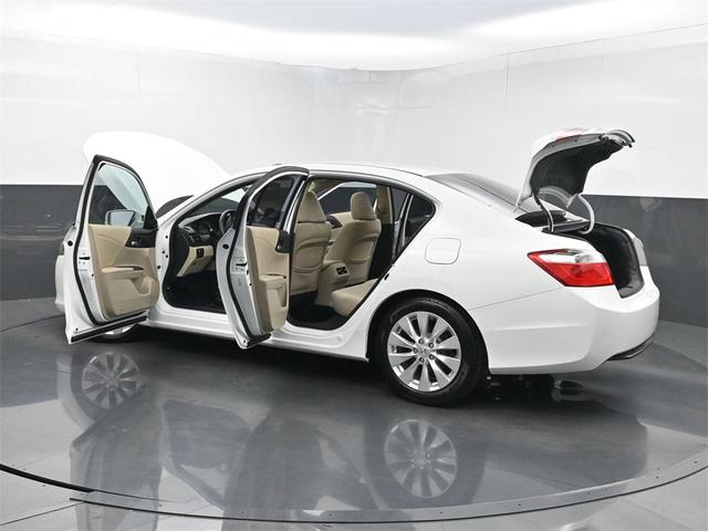 Photo of 2014 White Orchid Pearl Honda Accord