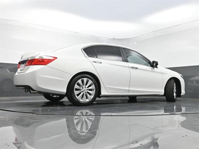Photo of 2014 White Orchid Pearl Honda Accord