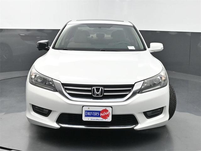 Photo of 2014 White Orchid Pearl Honda Accord