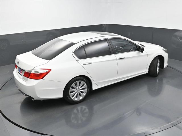 Photo of 2014 White Orchid Pearl Honda Accord