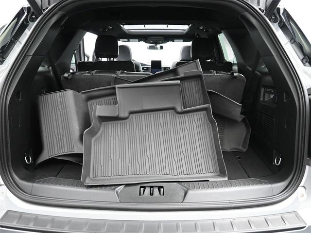 Photo of 2023 Iconic Silver Metallic Ford Explorer