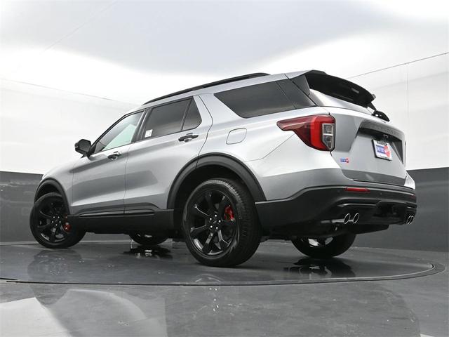 Photo of 2023 Iconic Silver Metallic Ford Explorer