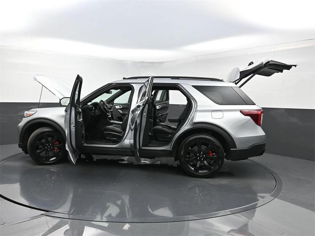 Photo of 2023 Iconic Silver Metallic Ford Explorer