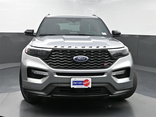 Photo of 2023 Iconic Silver Metallic Ford Explorer