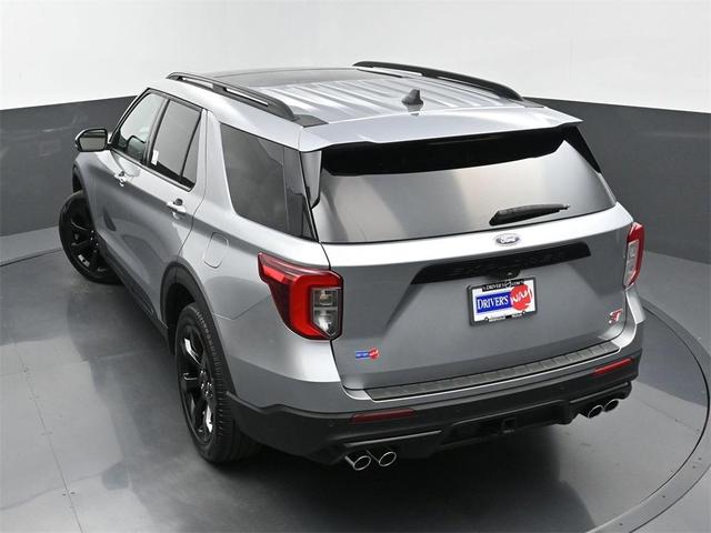 Photo of 2023 Iconic Silver Metallic Ford Explorer