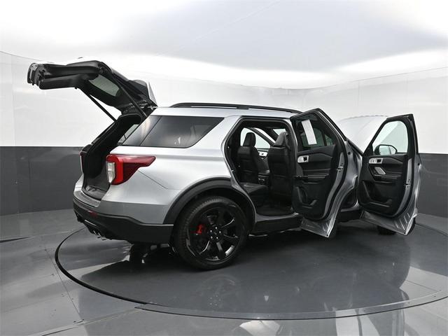 Photo of 2023 Iconic Silver Metallic Ford Explorer
