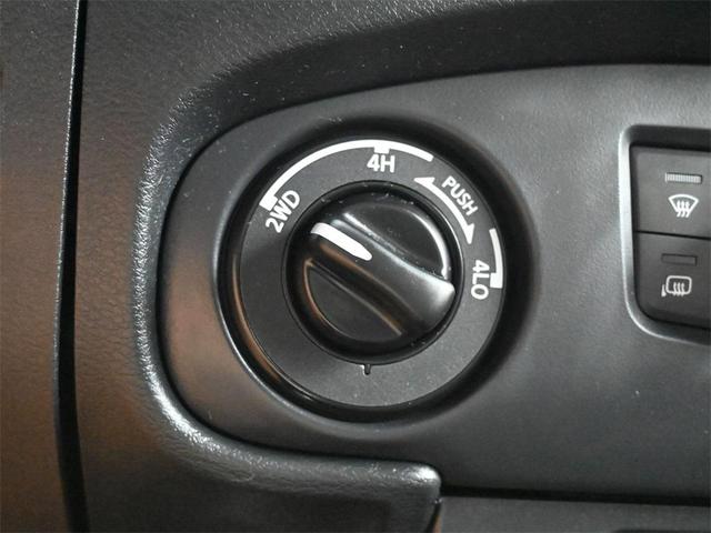 Photo of 2023 Glacier White Nissan Frontier