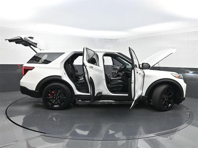 Photo of 2022 Star White Metallic Tri-Coat Ford Explorer