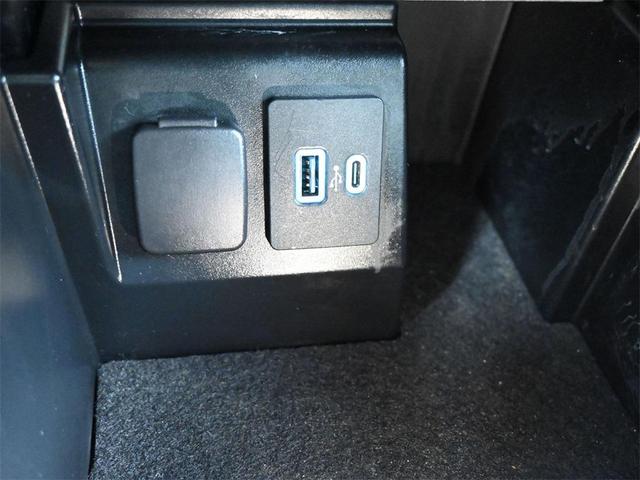 Photo of 2022 Star White Metallic Tri-Coat Ford Explorer