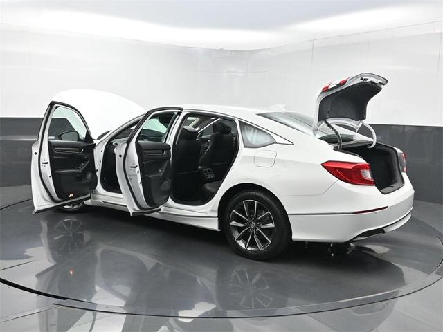 Photo of 2021 Platinum White Pearl Honda Accord