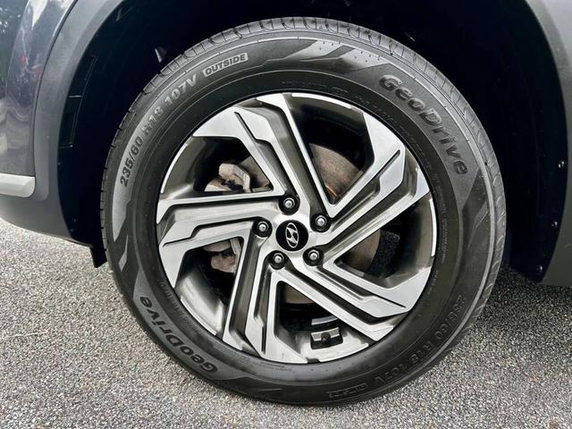 Photo of 2023 Gray Hyundai SANTA FE