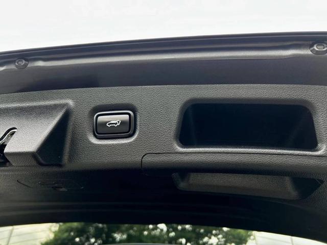 Photo of 2023 Gray Hyundai SANTA FE