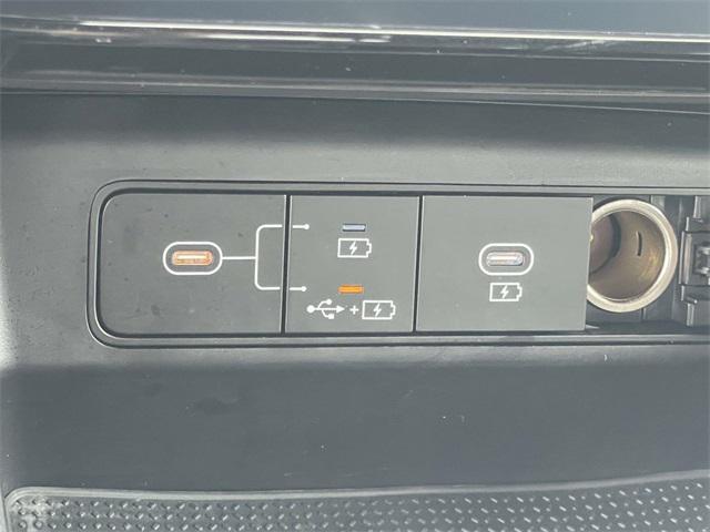 Photo of 2025 Atlas White Hyundai SANTA CRUZ