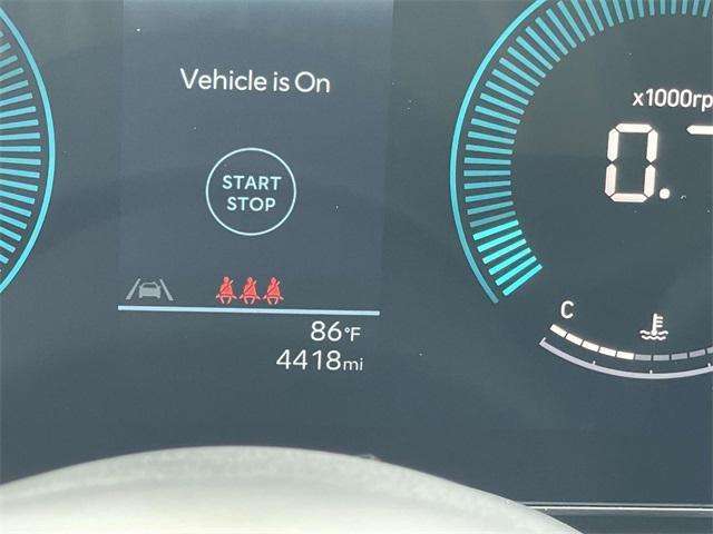 Photo of 2025 Atlas White Hyundai SANTA CRUZ