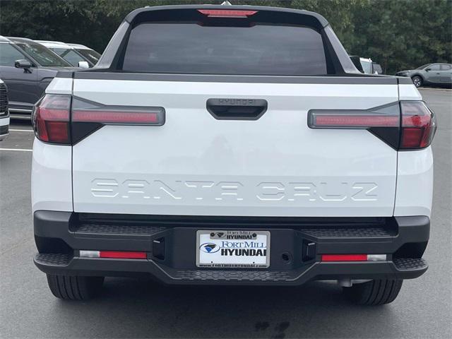 Photo of 2025 Atlas White Hyundai SANTA CRUZ