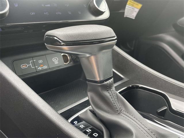 Photo of 2025 Atlas White Hyundai SANTA CRUZ