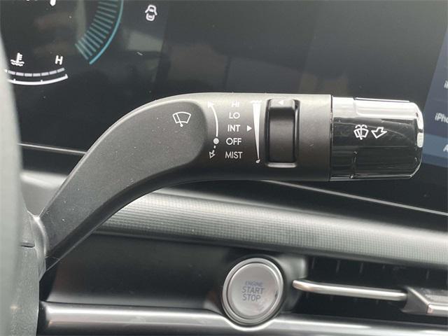 Photo of 2025 Atlas White Hyundai SANTA CRUZ