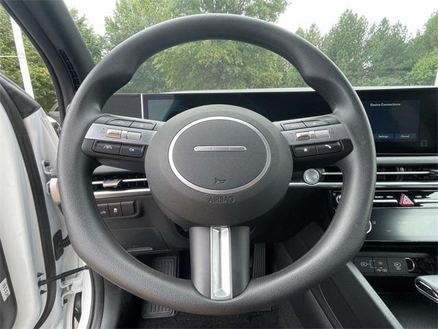 Photo of 2025 Atlas White Hyundai SANTA CRUZ