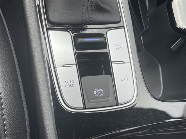 Photo of 2025 Atlas White Hyundai SANTA CRUZ