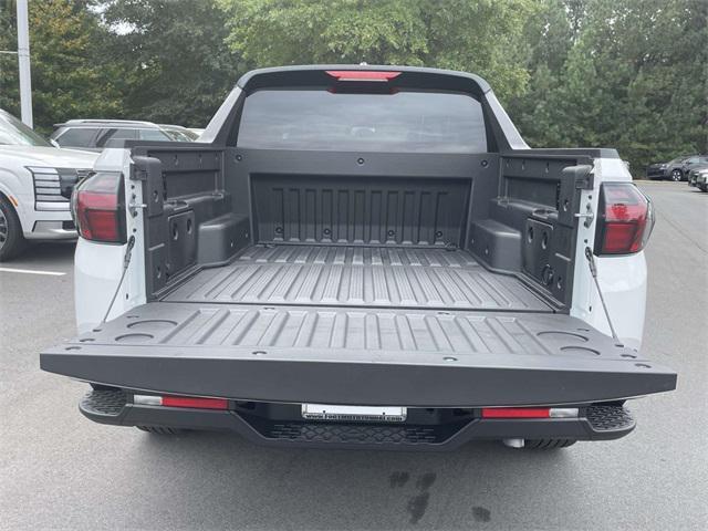 Photo of 2025 Atlas White Hyundai SANTA CRUZ