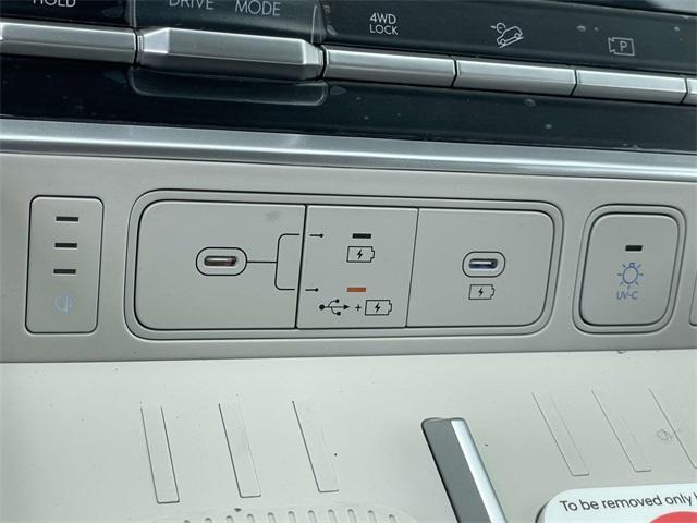 Photo of 2025 Shimmering Silver Hyundai SANTA FE HEV