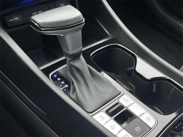 Photo of 2024 White Pearl Hyundai TUCSON