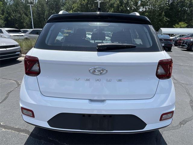 Photo of 2022 Ceramic White Hyundai VENUE