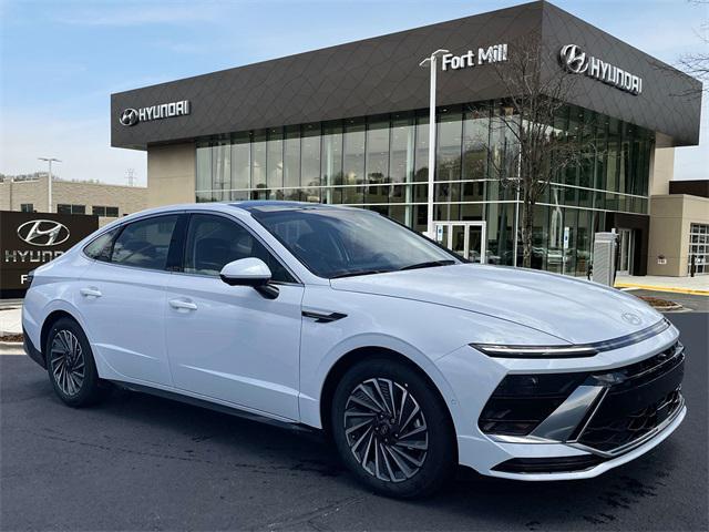 Photo of 2025 Serenity White Hyundai SONATA Hybrid